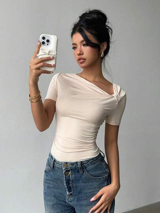 Siren Gaze T-shirt للنساء ذو ياقة مائلة وأكمام قصيرة، موديل صيفي جديد، ملابس علوية كاجوال ضيق