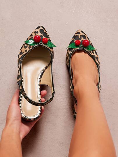 SHUZIA حذاء فلات مع ربطة كرز من جلد النمر للسيدات