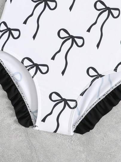 بدلة سباحة قطعة واحدة مع طباعة فراشات للفتيات الصغيرات