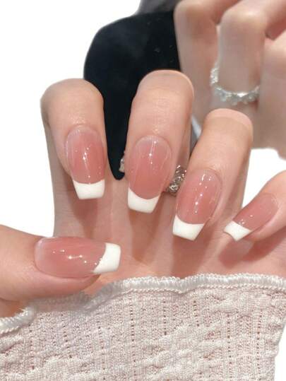 10 قطع من الأظافر الزائفة القصيرة المثلثة للسيدات والفتيات مدهونة باللون الوردي بطلاء كلاسيكي فرنسي أبيض، جودة عالية للاستخدام اليومي و في جميع الفصول، قابلة للتزيين والاستخدام كهدية