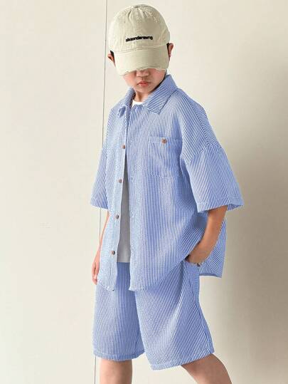 مجموعة من قميص وشورت رياضي كاجوال للأولاد المراهقين، مكونة من قطعتين، مع تصميم مريح وخطوط نسيج وياقة مرتدة للأعلى، مناسبة لملابس الأطفال، ملابس الأولاد الصغار، مجموعات مدرسية، أعياد الميلاد، المناسبات المسائية، الحفلات، الزواج، المعمودية والتخرج المدرسي.