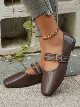 أحذية مارى جين الحجم الكبير للنساء بطراز قديم، موضة جديدة بلون بني مزدوجة الإبزيم ذات العنق المنخفض بتصميم مربع للأصبع وكعب مسطح كاجوال قابلة للارتداء، مريحة بنعل طري لأغراض العمل والحفلات