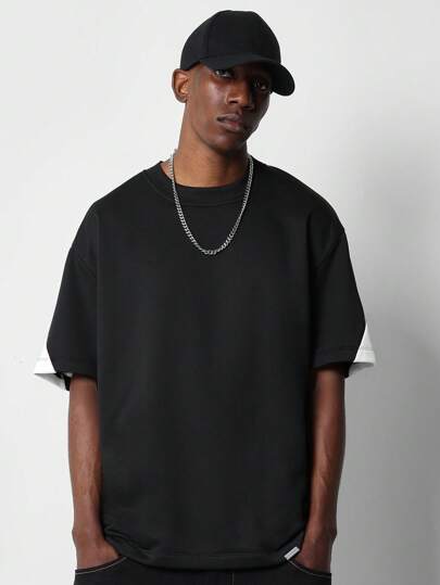 SUMWON قميص جرافيك كاجوال بطباعة خلفية أوفر سايز بشعار الألوان الرياضية بأسلوب فارسيتي للموضة الحضرية للشارع في برووكلين