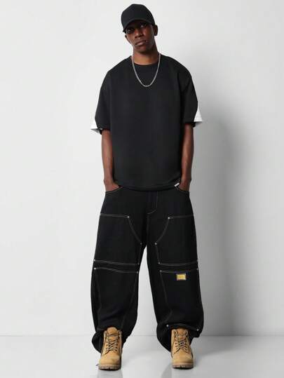 SUMWON قميص جرافيك كاجوال بطباعة خلفية أوفر سايز بشعار الألوان الرياضية بأسلوب فارسيتي للموضة الحضرية للشارع في برووكلين