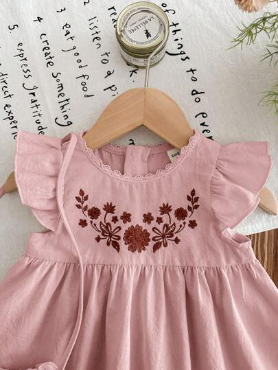 فساتين بيبي فستان بناتي رقيق بتطريز منسوج يحتوي على رقبة دائرية وكشكشة بالأطراف ، مع حقيبة كتف قطرية، ملابس للأخوات، مناسب للربيع والصيف