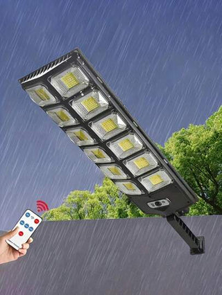 قطعة واحدة من إنارة الشوارع بالطاقة الشمسية LED ، 6500 كلفن 100000 لومن 504 مصابيح LED مع عدسة ، مصباح كشاف عالي السطوع ، مصباح ساحة صنع ضوء النهار ، مصباح كشاف شمسي بمستشعر حركة واسع الزاوية وريموت كنترول،مناسب للإضاءة التجارية والحدائق، إضاءة خارجية للم