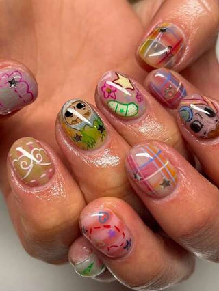 24 قطعة أظافر مربعة قصيرة لصقة مجموعة هدية 2000s صيف كرتوني رومانسي مرسوم باليد بأجنحة الحب كارتون مغيّر للمسح الدببة ال-جرافيتى التفاح الأخضر النجمة الفضية زهرة لحفلة محمولة ، إكسسوارات أظافر مزيفة مع غراء جيلي 1 قطعة ملف شريط 1