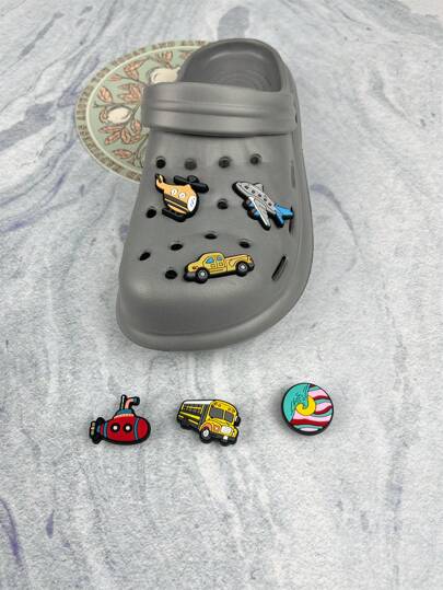 صنادل صيفية خفيفة الوزن للرجال بمقاسات كبيرة موديل 2025، مفرغة مع طبعات كرتونية للسيارات والطائرات، قابلة للتنفس وأزهار قابلة للفصل، صنادل شاطئية (مقاس أصغر من المعتاد، الرجاء اختيار مقاس 1 أو 2 أكبر)