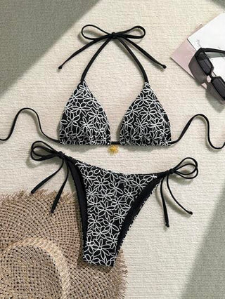 طقم تانكيني حريمي Swim Mod طقم بكيني ذو حمالات سباغيتي مع سراويل قصيرة للسباحة وسيور جانبية، مصنوع من قماش سباحة ذو ملمس مطبوع