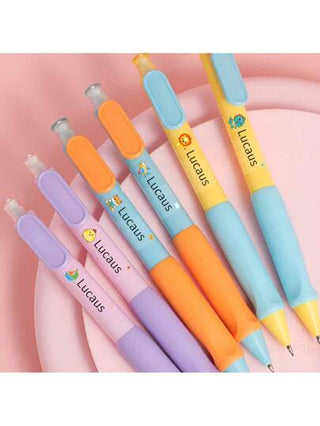 ملصقات شفافة مقاومة للماء مخصصة باسم، قابلة للتخصيص للأغراض الشخصية، ملصقات طويلة الأمد، مثالية لقوارير المياه والدفاتر وغيرها، سهلة التطبيق والإزالة، هدايا فريدة ومخصصة مناسبة للجميع، للأصدقاء والعائلة وطلاب المدارس وابنك وابنتك في المناسبات والأعياد