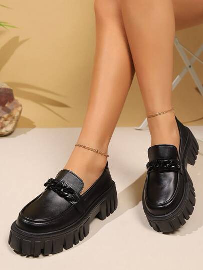 أحذية أوكسفورد حريمي زوج من موديلات الأكسفورد النسائية الكاجوال ذات الكعب العالي والسميك والنعل السميك مع إبزيم سلسلة، باللون الأسود، أحذية منصة برؤوس مستديرة للعمل والموضة