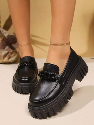 أحذية أوكسفورد حريمي زوج من موديلات الأكسفورد النسائية الكاجوال ذات الكعب العالي والسميك والنعل السميك مع إبزيم سلسلة، باللون الأسود، أحذية منصة برؤوس مستديرة للعمل والموضة