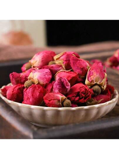 1 علبة (35 جم) براعم وردة حمراء طبيعية مجففة - مناسبة للشموع، والأعمال اليدوية، وديكور المنزل الداخلي، وصناعة الصابون اليدوي، والعلاج بالروائح المنعشة
