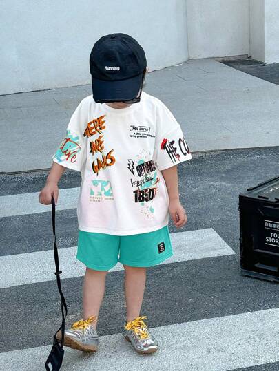 مجموعة من قطعتين من ملابس علوية تريكو كمامة وشورت فضفاض طباعة رسوم كتابية وأحرف لشباب، مناسب للربيع والصيف، صالح للاستخدام اليومي، تناسب رياضة، الحرم الجامعي، الحفلات، المناسبات، التصوير، والعودة إلى المدرسة