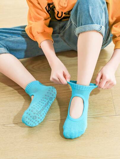 زوج من الجوارب المانعة للانزلاق والقابلة للتنفس للأطفال الصغار مع قبضة للكاحل للأولاد والبنات