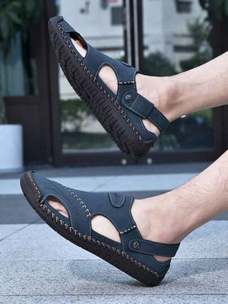 Salkin صندل رجالي صيفي جديد من تصميم معاصر، مصنوع يدوياً، مغلق من الأمام متعدد الوظائف ومستقر مع رباط على الكعب، قاعدة مسطحة مانعة للانزلاق ومتينة للاستخدام اليومي، مناسب للخارج والشاطئ والصيد والمشي، جلدي، منفذ للهواء، ناعم ومريح بمقاسات كبيرة