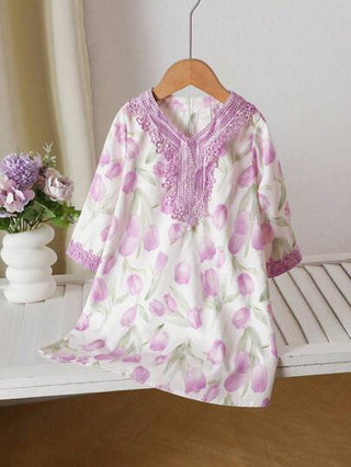 فساتين بيبي فستان أنيق بأكمام طويلة مزين برقعة من الدانتيل مع طبعات زهرية لبنت صغيرة