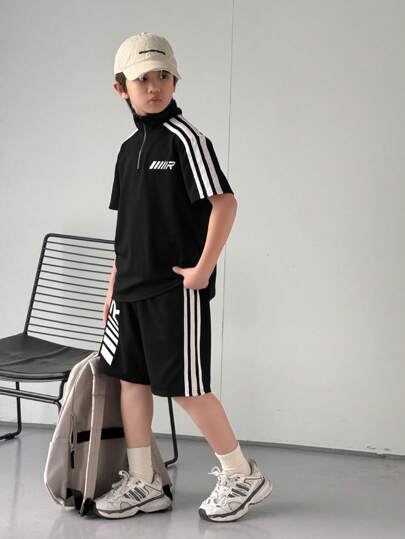 SHEIN مجموعة رياضية كاجوال تحتوي على ملابس علوية ربع زيبر مخططة بعرض 1 سم، 1.5 سم، 2 سم وشورت محبوك قطعتان للأطفال الصغار،مجموعة من 2 قطعة