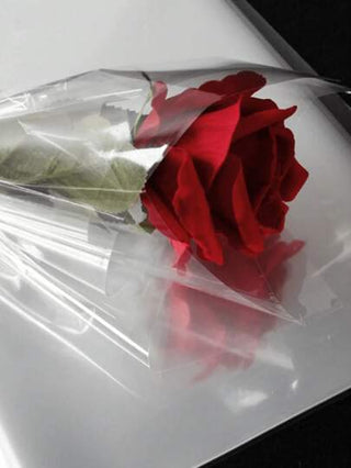 1/2 لفة من غلاف السيلوفان الشفاف ، ورق تغليف شفاف لباقات الزهور ، ورق تغليف بلاستيكي عازل للغبار لسلال الهدايا والزهور والفنون والحرف اليدوية والوجبات الخفيفة والحلويات