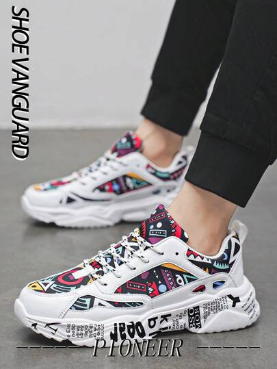 حذاء رياضي كاجوال يومي مريح وأنيق للرجال مع رسائل بالأحرف اللاتينية، رفع الارتفاع بطبعة الغرافيتي عشوائية اللون بتصميم قطع ملونة، مناسب للزوجين
