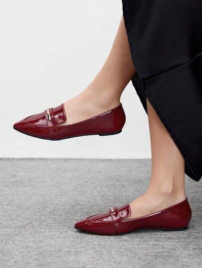 CUCCOO BIZCHIC نساء موضة جلد لامع حزام معدني زخرفي أحذية لوفرز بدون كعب، أحمر بسيط، مناسب للتنقلات، المواعدة، الحفلات، التسوق، المدرسة وغيرها من المناسبات