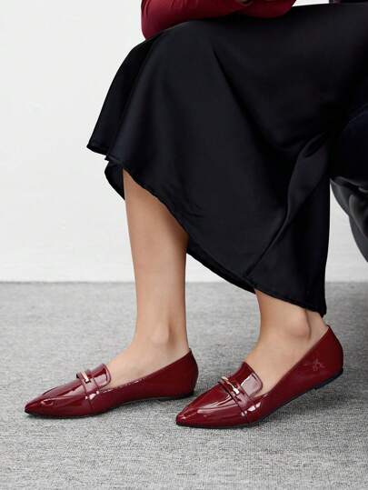 CUCCOO BIZCHIC نساء موضة جلد لامع حزام معدني زخرفي أحذية لوفرز بدون كعب، أحمر بسيط، مناسب للتنقلات، المواعدة، الحفلات، التسوق، المدرسة وغيرها من المناسبات