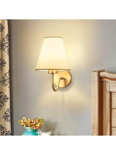 مجموعة قطعتين من المصابيح الحائطية الذهبية/السوداء، مصباح حائطي حديث بتصميم كلاسيكي، ذو غطاء قماشي، مصباح حائطي للسرير، مناسب لغرفة النوم والمعيشة والممر والمدخل (ضوء المصباح غير مشمول)