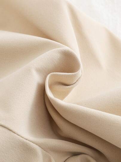 SHEIN سراويل سوداء للأطفال الرضع، مناسبة للأولاد والبنات، تصميم أسود متعدد الاستخدامات يمكن ارتداؤه في أي موسم، أزرار زخرفية في الوسط الأمامي تضيف تفاصيل تصميمية، ملابس أطفال محايدة اللون