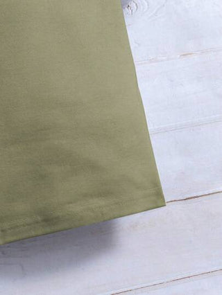 SHEIN مجموعة بقطعتين من ملابس علوية تي شيرت أساسي مُحبك قصير الأكمام، وقميص رياضي عصري بياقة عالية للأولاد الصغار للصيف، من البساطة المناسبة للرضع الصبية لرحلات العطلات والسفر والاسترخاء والاستجمام تحت الشمس في الصيف