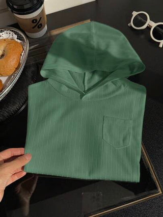 SHEIN تي شيرت كاجوال رياضي للأولاد للمدرسة والشارع والإجازات، نسيج خشن مبطن بقلنسوة ملائم للارتداء اليومي في المدرسة والرياضة والخروج، صالح لفصلي الربيع والصيف