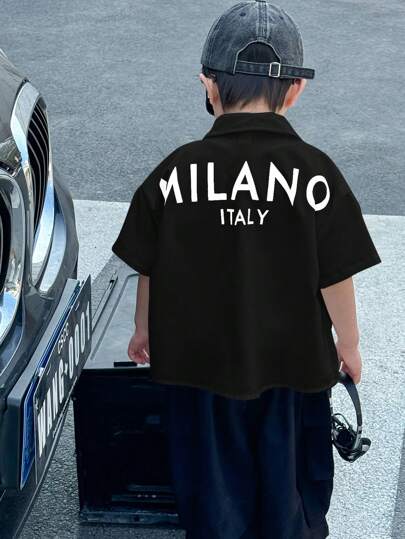 SHEIN قميص مبسّط من نمط ياباني/كوري للأولاد الصغار، متعدد الجيوب ، فضفاض، نسيج محبوك، متعدد الاستخدامات للمدرسة والحديقة والشاطئ والأعياد، مناسب للربيع والصيف والخريف والشتاء