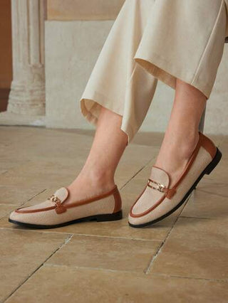 MOTF PREMIUM أحذية مسطحة غير رسمية بتصميم مكعبات اللون وإكسسوارات معدنية