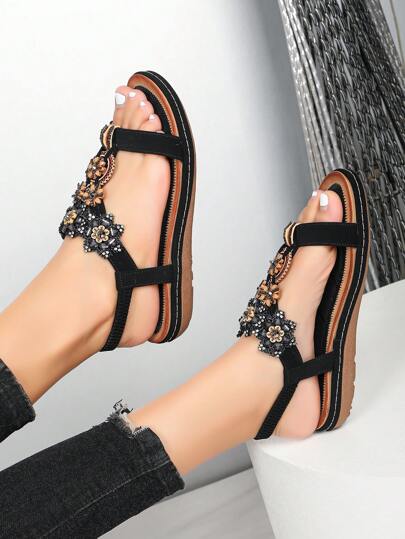 صنادل نسائية خفيفة كاجوال مزينة بحجر الراين مفتوحة من الأمام مزخرفة على الطراز البوهيمي