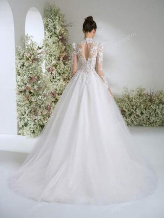 فستان أبيض قصير الأكمام بشكل باروكي نبيل وأنيق، فستان زفاف ستايل بريدجرتون للفراشات، فستان عروس مع ذيل