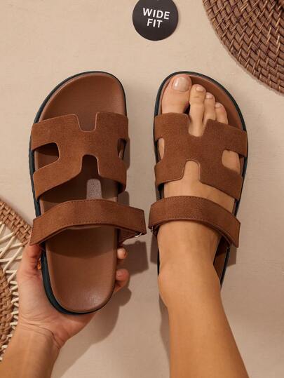 SHUZIA صندل نسائي بتصميم فضفاض، كاجوال ، ذو فتحة دائرية للأصبع ، وشريطين ، قابل للارتداء بدون تعقيد ، مريح ومسطح