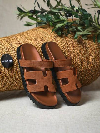 SHUZIA صندل نسائي بتصميم فضفاض، كاجوال ، ذو فتحة دائرية للأصبع ، وشريطين ، قابل للارتداء بدون تعقيد ، مريح ومسطح