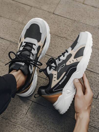 أحذية رياضية رجالية عصرية للتنزه، خفيفة الوزن وراحة القدم، مطبوع بنقوش الحروف، أحذية رياضية كاجوال مخصصة