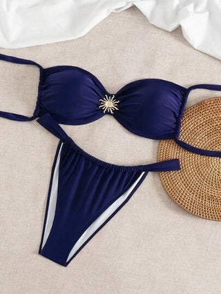 SHEIN Swim Curve مجموعة بيكيني من ملابس علوية وسروال داخلي أساسي للنساء متناهية الصغر،من مجموعة البناطيل الملائمة للسيدات البدينات - مجموعة منتجات تصميم بسيط وعصري للعطلات الشاطئية