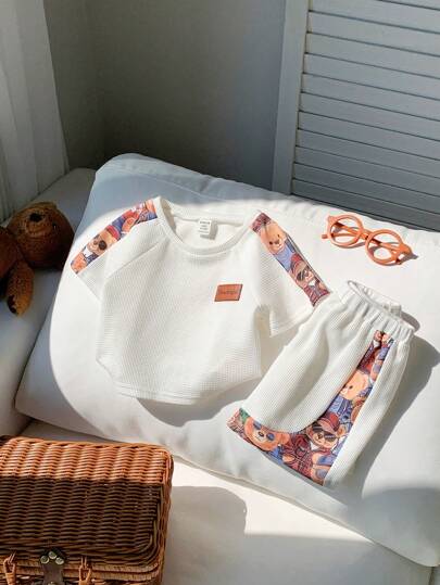 مجموعة تي شيرت وشورت للأطفال من الجنسين البيج محبب مزخرف برسم دب، بيجامة صيفية مريحة 2 قطعة/مجموعة