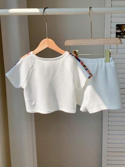 مجموعة تي شيرت وشورت للأطفال من الجنسين البيج محبب مزخرف برسم دب، بيجامة صيفية مريحة 2 قطعة/مجموعة