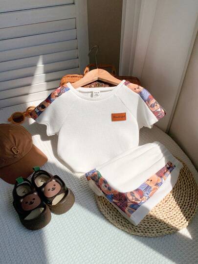 مجموعة تي شيرت وشورت للأطفال من الجنسين البيج محبب مزخرف برسم دب، بيجامة صيفية مريحة 2 قطعة/مجموعة