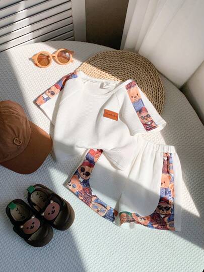 مجموعة تي شيرت وشورت للأطفال من الجنسين البيج محبب مزخرف برسم دب، بيجامة صيفية مريحة 2 قطعة/مجموعة