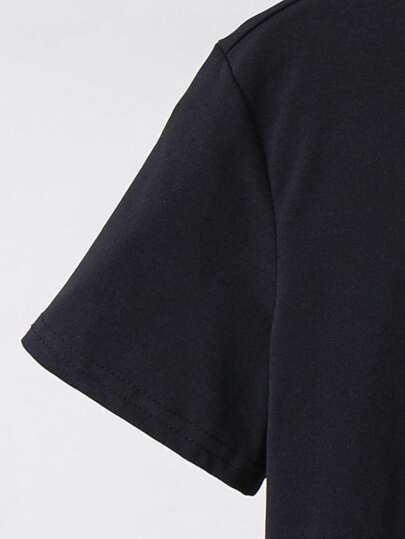 SHEIN طقم بيجاما كاجوال لتوين يتكون من بلوزة تي شيرت قصيرة الأكمام مع طباعة الأحرف وبنطال مربع الرسم