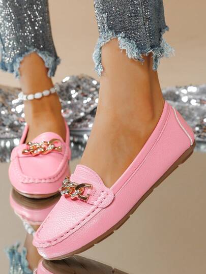 حذاء إسبادريل للنساء مزين بسلسلة جديدة للربيع، أحذية جلدية ناعمة على الطراز البريطاني بتصميم انزلاقي بدون كعب