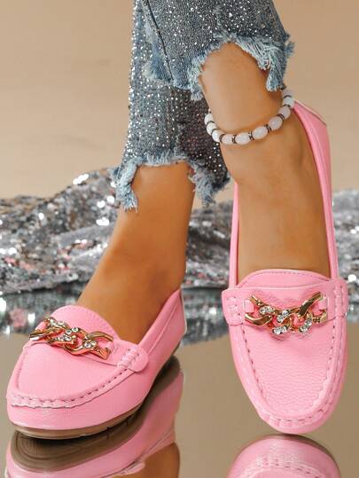 حذاء إسبادريل للنساء مزين بسلسلة جديدة للربيع، أحذية جلدية ناعمة على الطراز البريطاني بتصميم انزلاقي بدون كعب