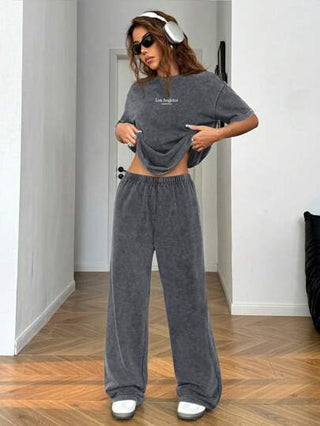 طقم حريمي قطعتين EZwear مجموعة قطعتين من ملابس علوية كاجوال رمادي مغسول بطرز حرفي أكمام قصيرة وبنطلون سيدات