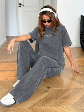 طقم حريمي قطعتين EZwear مجموعة قطعتين من ملابس علوية كاجوال رمادي مغسول بطرز حرفي أكمام قصيرة وبنطلون سيدات