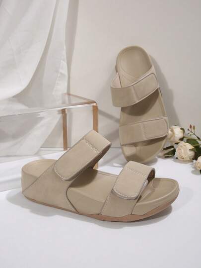 صنادل رياضية نسائية بمنصة موديل 2025 الجديد للصيف، خفيفة الوزن، مريحة، بكاحل إلاستيكي وسميكة الوجه، مقاسات كبيرة