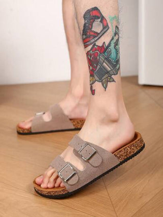 صنادل رجالية بطراز بيركينستوك عصرية للربيع/الصيف/الخريف/الشتاء 2025, خفيفة الوزن ومريحة, ذات نعل من الفلّين الناعم المضاد للانزلاق وحزام قابل للتعديل, جلد اصطناعي, مناسبة للارتداء اليومي للرجال الذين يبحثون عن الأناقة والراحة