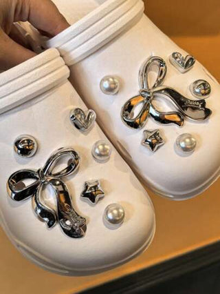 12 قطعة إكسسوار متطابق الحذاء أحذية الكهف، فضي بشعور فاخر لفتاة ساخنة طراز Y2K القوس ، تصميم فاخر فاخر قابل للإزالة